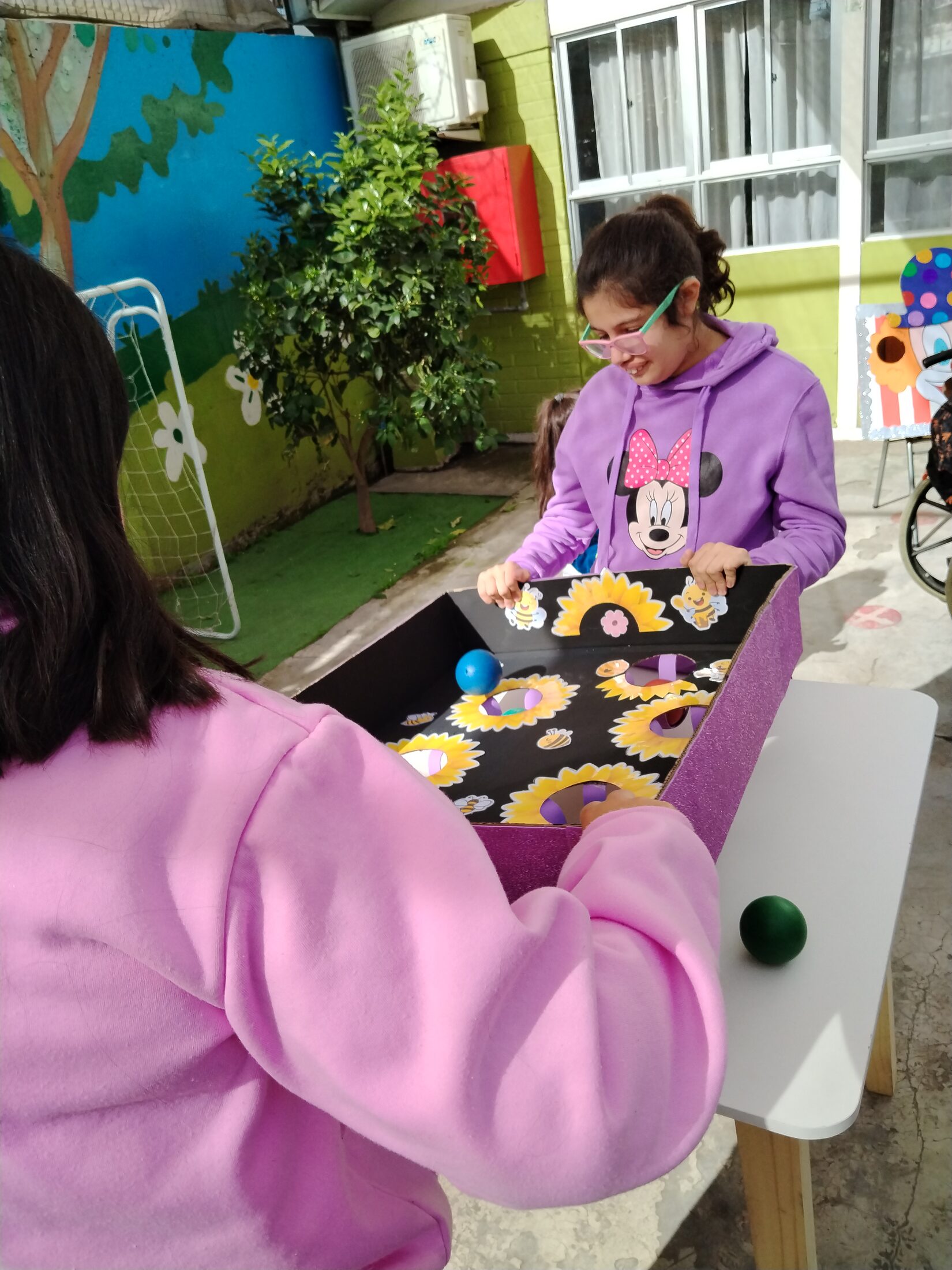 Estudiantes compartiendo en una experiencia pedagógica