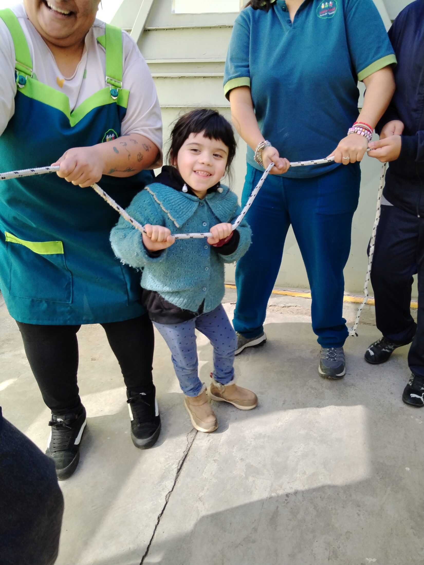 Actividad escolar con participación activa de estudiantes